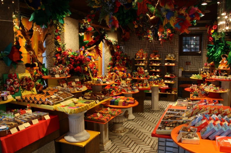 vente-CAUSSOLS-min_candy_store_chocolate_shop_chocolate_switzerland-393515